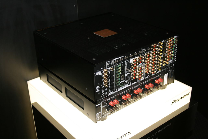 Illustration for article titled Pioneer Elite SC-09TX Amp and Receiver Kicks Audio Arse
